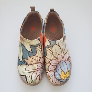 UIN Toledo Women's Size 10 Flower Canvas Slip On Shoes Art Flats Travel Floral
